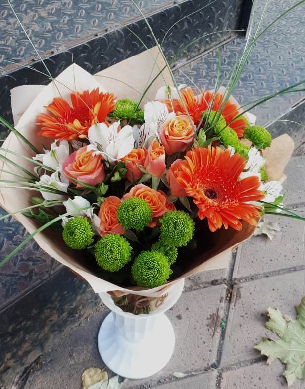 Букет цветов из: Герберы, Хризантемы, Альстромерии и Розы в Магнитогорске
