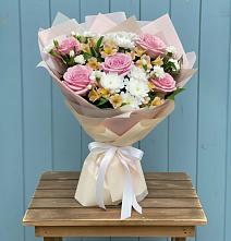 Букет цветов из:  Гвоздики, Орхидеи и Розы #REPLACE_PRED# Магнитогорске