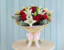 Букет цветов из:  Лилии и Розы в Магнитогорске
