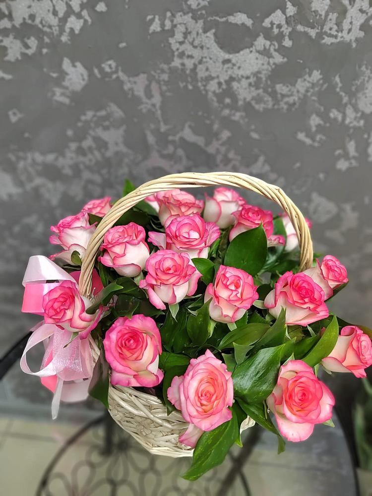 Цветочная композиция из Розы в корзине в Магнитогорске