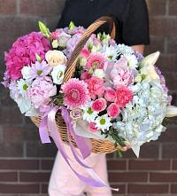 Цветочная композиция из Розы, Хризантемы, Пионы и Лизиантусы в корзине #REPLACE_PRED# Магнитогорске