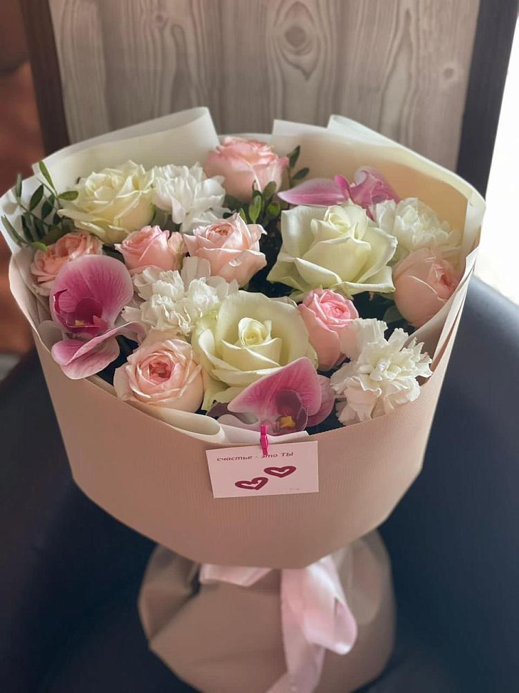 Букет цветов из: Орхидеи, Розы и Гвоздики в Магнитогорске