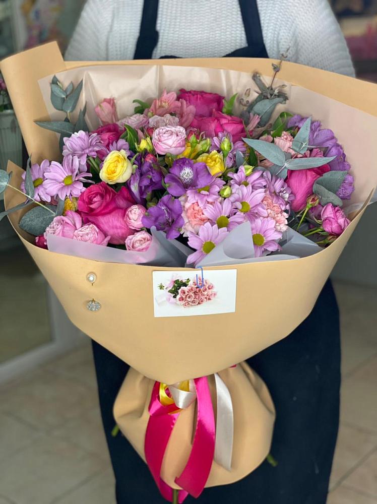 Букет цветов из: Хризантемы, Гвоздики и Альстромерии в Магнитогорске