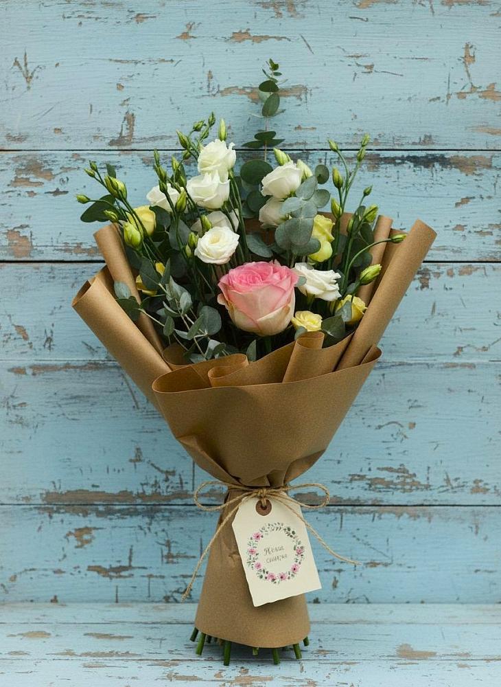 Букет цветов из: Розы и Лизиантусы в Магнитогорске