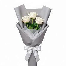 Букет 3 белые розы в Магнитогорске