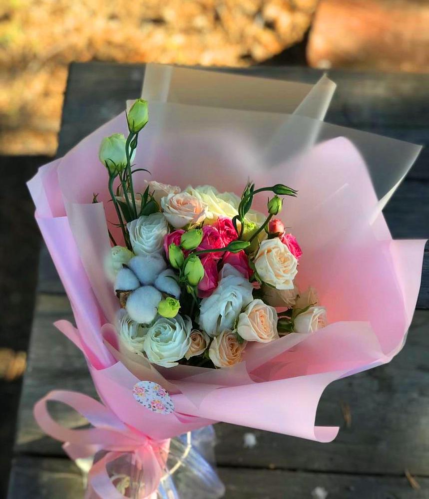 Букет цветов из: Розы и Лизиантусы в Магнитогорске