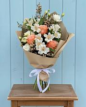 Букет цветов из:  Альстромерии, Лизиантусы, Розы и Хризантемы #REPLACE_PRED# Магнитогорске