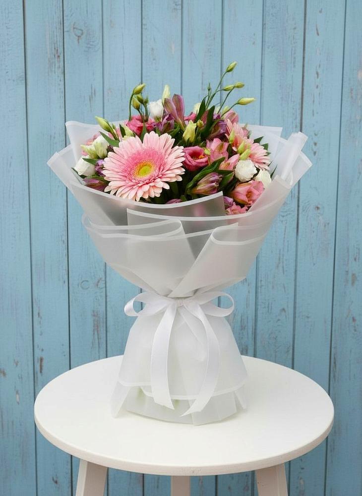 Букет цветов из: Герберы, Альстромерии и Лизиантусы в Магнитогорске