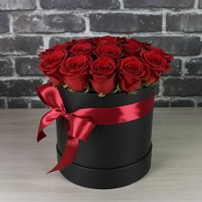 Цветочная композиция из Розы в шляпной коробке в Магнитогорске