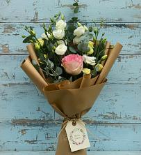 Букет цветов из:  Розы и Лизиантусы в Магнитогорске