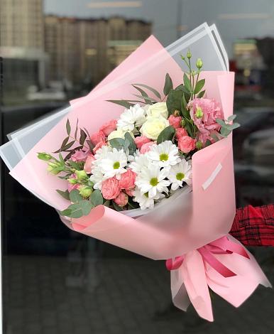 Букет цветов из: Розы, Лизиантусы и Хризантемы в Магнитогорске