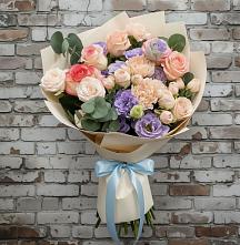 Букет цветов из:  Розы, Лизиантусы и Гвоздики в Магнитогорске