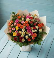 Букет Микс из разноцветных кустовых роз в Магнитогорске